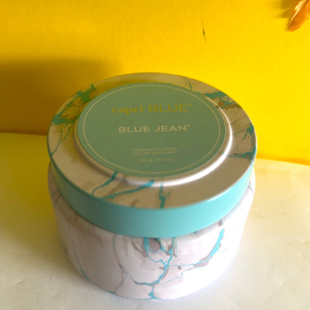 Capri Blue Jean Scented Candle 241g 8.5oz - Picture 5 of 7